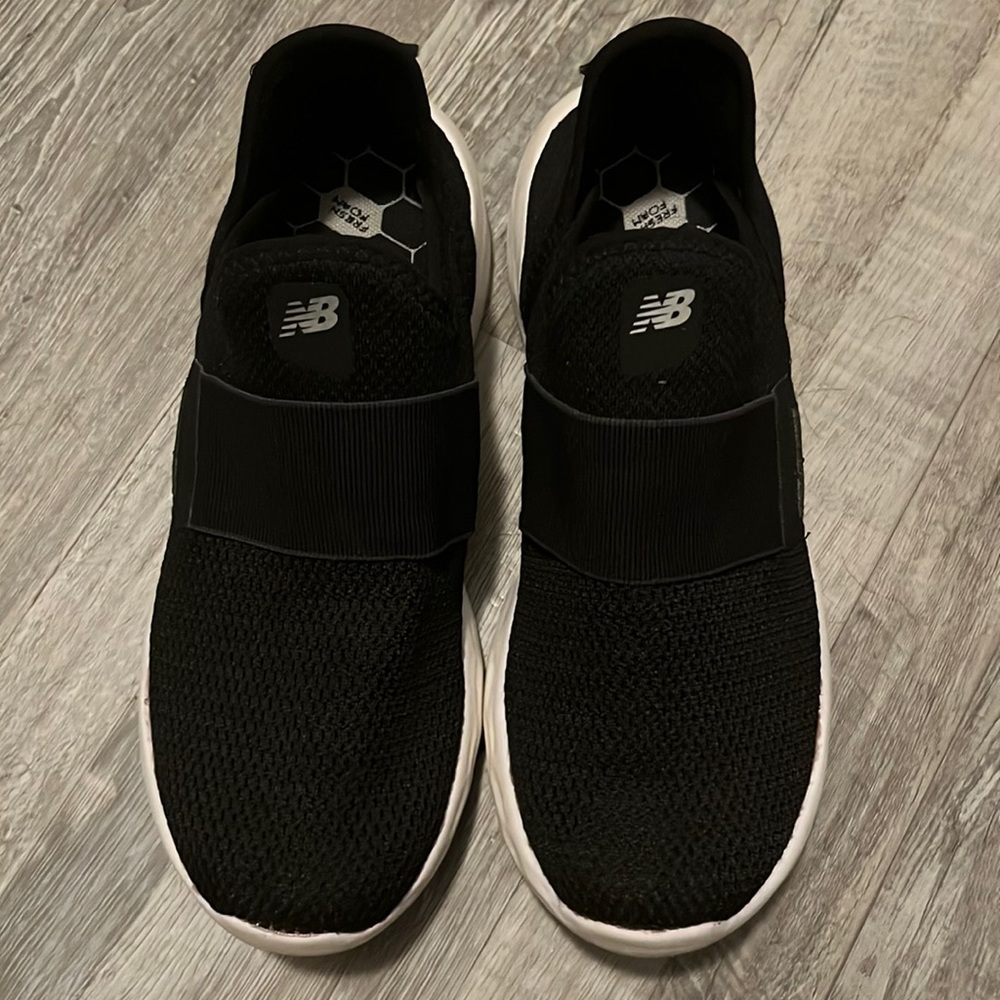Slip on New Balance tennis shoes